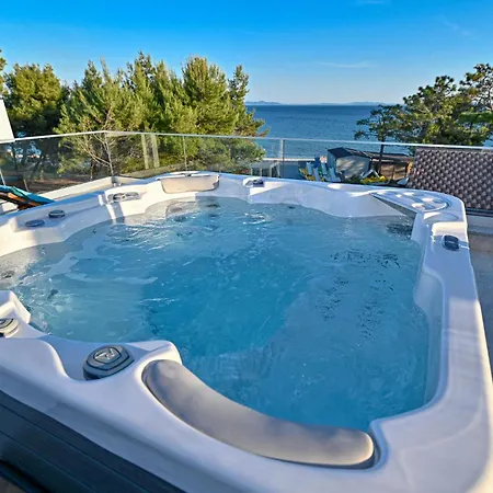 Leona Tatil Evi