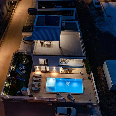 Dom wakacyjny Leona Vir