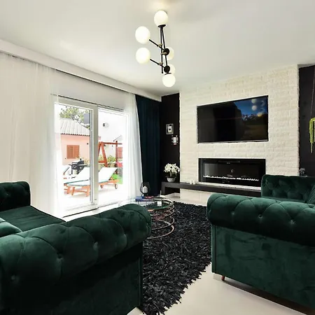 Leona Dom wakacyjny *