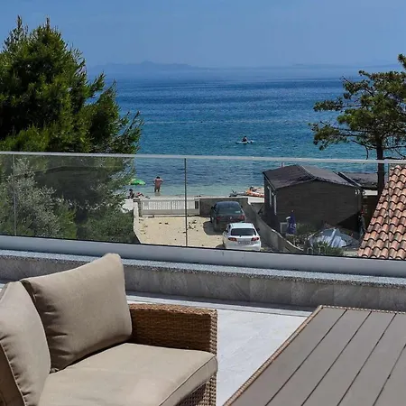 Leona Holiday home