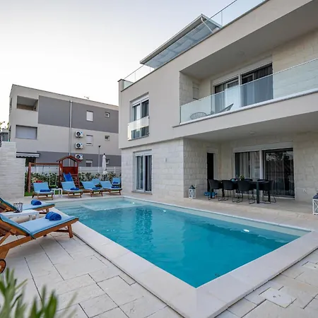 Dom wakacyjny Leona Vir