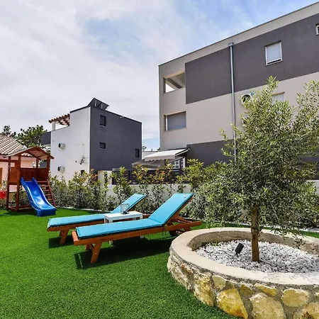 Leona Dom wakacyjny *